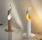 Mobile Preview: Bezaubernde Tischlampe Truciolo in Taubengrau Silber oder Weiß Gold
