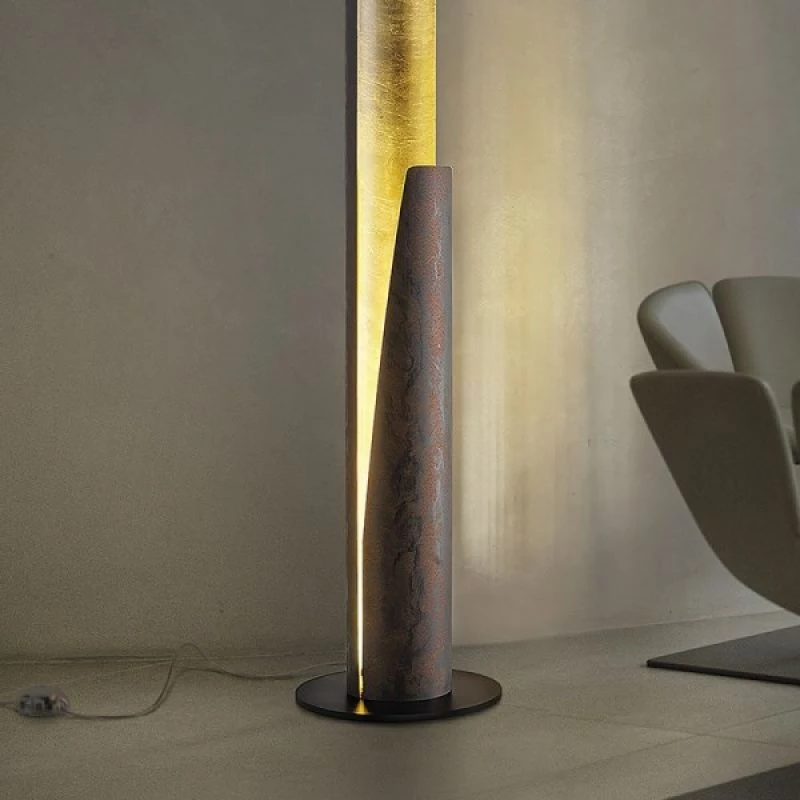 Floor lamp with built-in dimmer