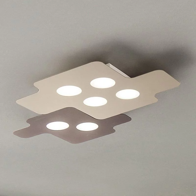 Zwei Puzzle LED Lampen an der Decke in Taubengrau und Dunkelbraun