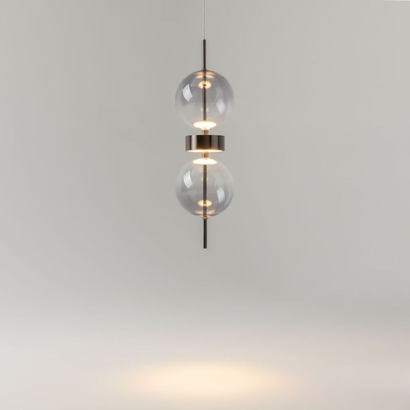 Preview: Zarte Glas Pendelleuchte mit schlankem Stab und poliertem schwarzen Metallring
