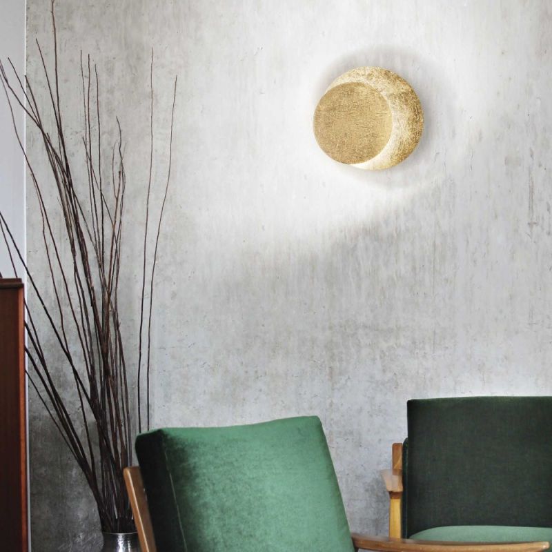 Modern living room wall light with adjustable light diffuser