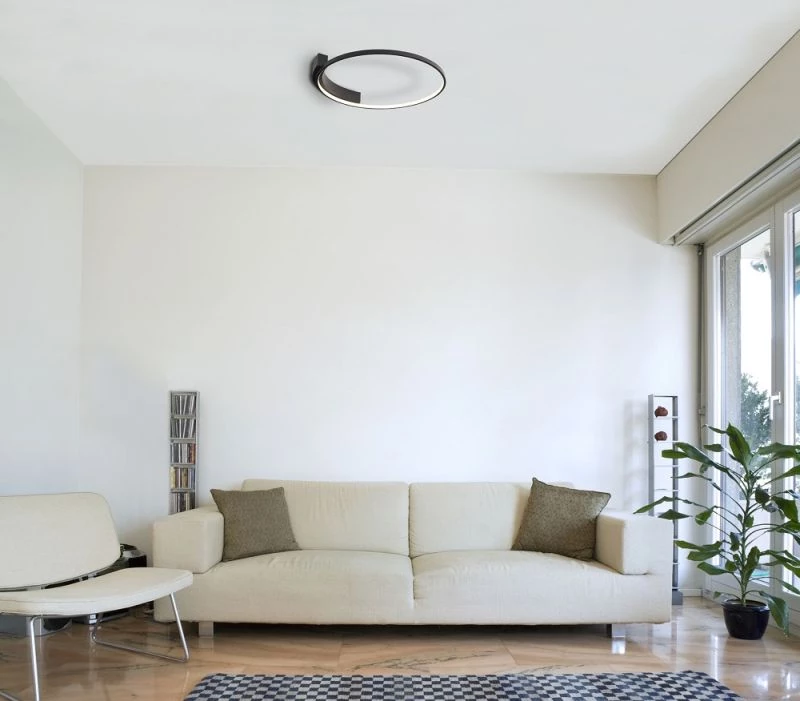 Ring Deckenlampe passt auch im Wohnzimmer über der Couch