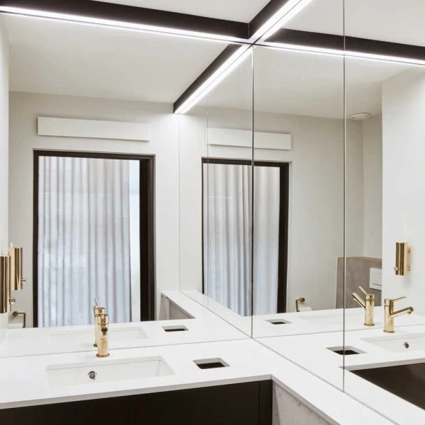Badezimmer LED Spiegelleuchte p.forty Planlicht