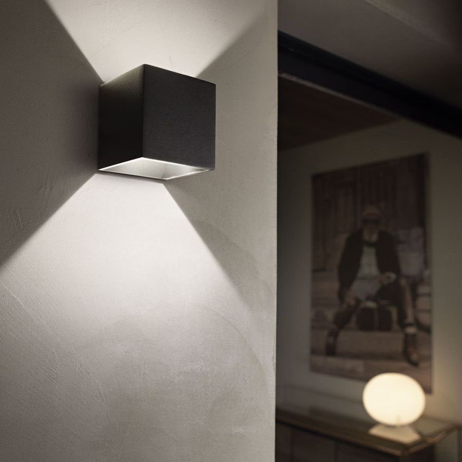 Quadratische Wandleuchte mit Up and Down Licht