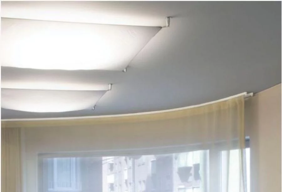 Rectangular LED ceiling lamp with narrow canvas