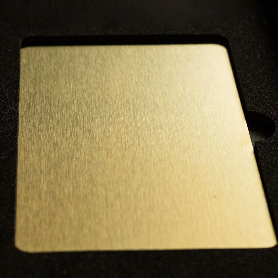 Color brushed gold mat