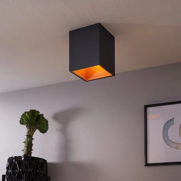 Living room ceiling lamp with angular design