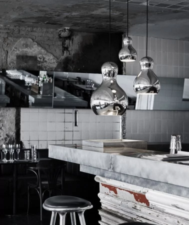 Silber verchromte Pendelleuchte Calabash Light Years - Restaurant Silber verchromte Pendelleuchte Calabash Light Years - Restaurant