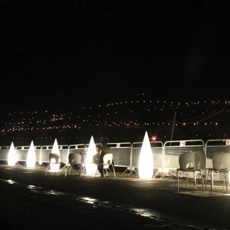LED Stehlampe Kanpazar 150A von Blux im Park LED Stehlampe Kanpazar 150A von Blux im Park