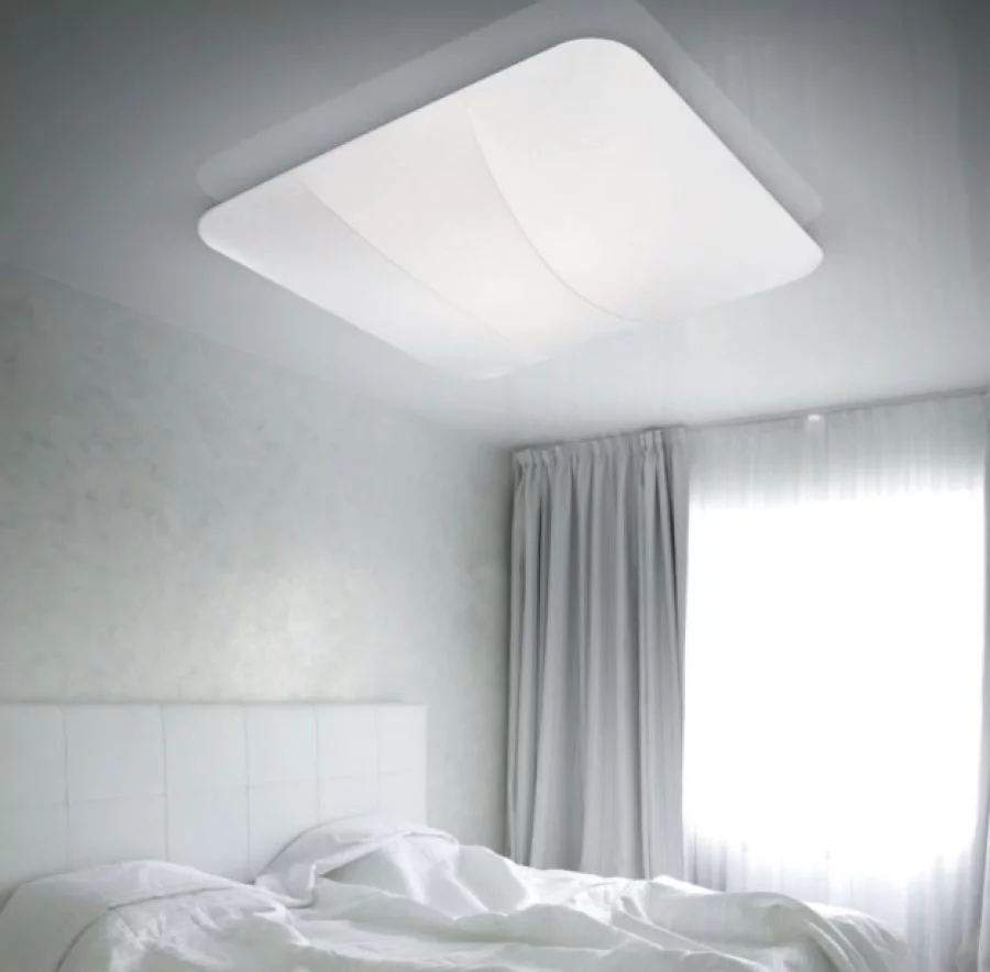 Eckige Deckenlampe Tanki passt auch gut ins Schlafzimmer