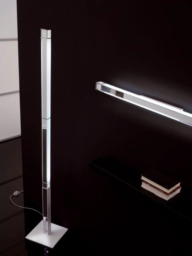 Geradlinige designer Stehleuchte Manhattan LED und T5